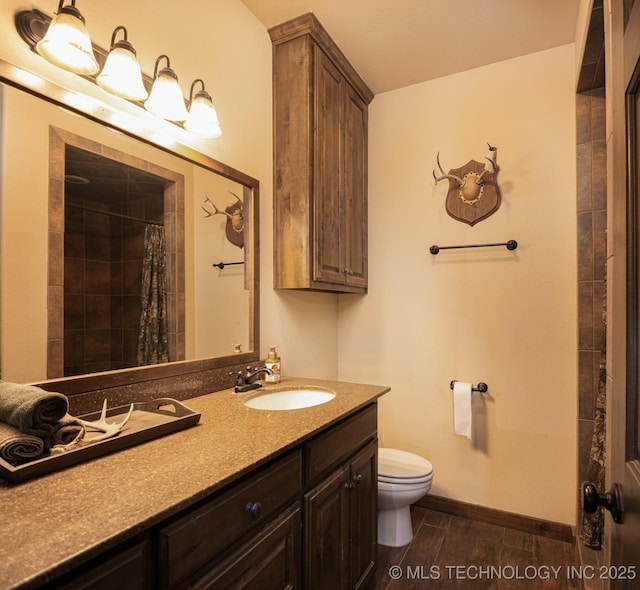 358653 E 5700th Rd, Jennings, OK 74038 - bathroom featuring baseboards, toilet, vanity, and tiled shower