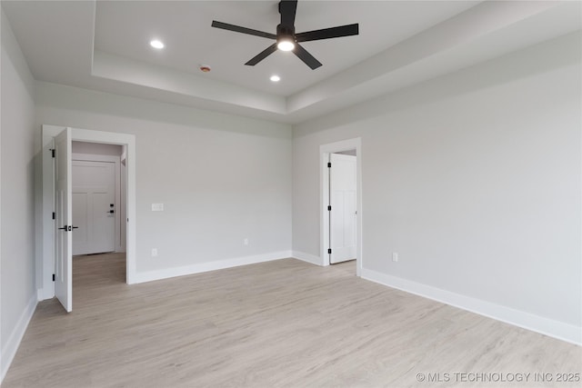 3995 Folsom Rd, Durant, OK 74701 - spare room with light wood-style flooring, a tray ceiling, a ceiling fan, baseboards, and recessed lighting