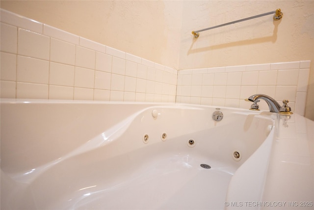 2 Aspen, Davis, OK 73030 - full bath with a jetted tub