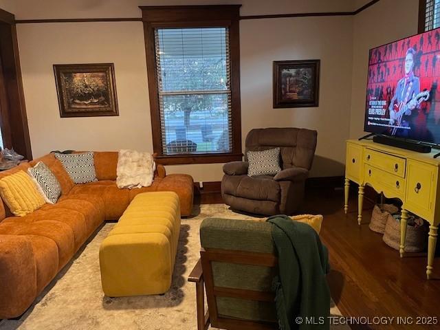 121 F SW, Ardmore, OK 73401 - living room featuring wood finished floors