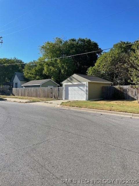 121 F SW, Ardmore, OK 73401 - view of side of home featuring a garage and an outdoor structure