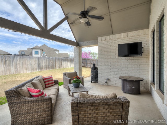 view of patio with a fenced backyard, outdoor lounge area, and a ceiling fan