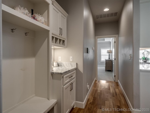 mudroom with baseboards, visible vents, recessed lighting, and wood finished floors
