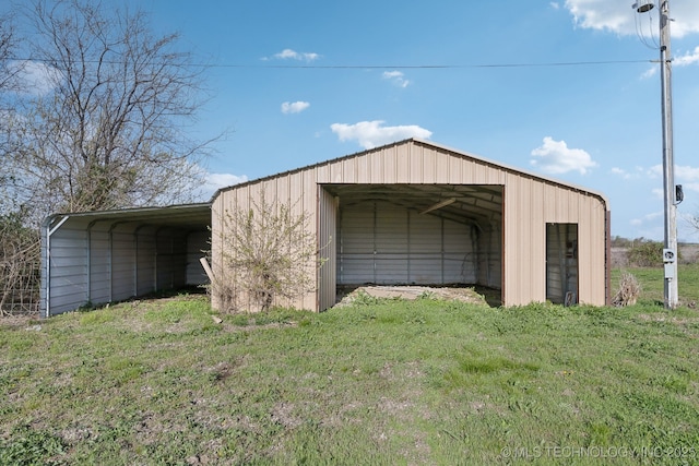 view of pole building with a lawn