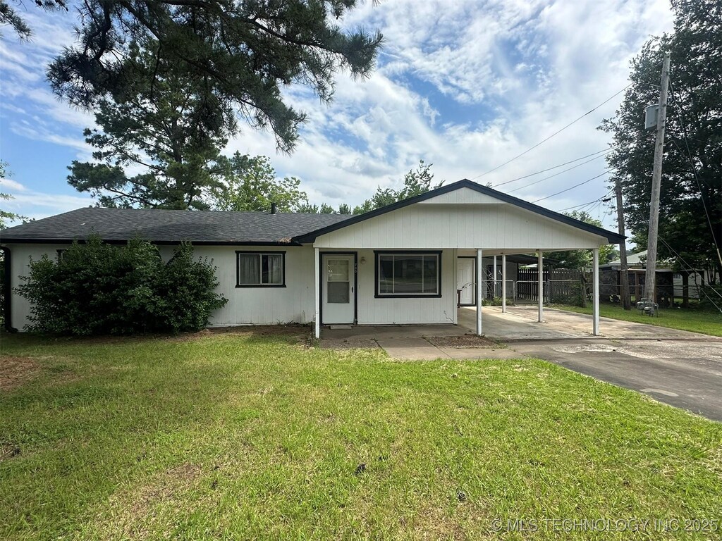700 W Caddo, Wilburton, OK 74578 - photo 1