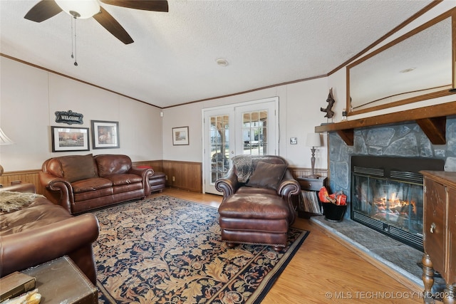 20136 W Chicken Creek Rd, Cookson, OK 74427 - living area with wainscoting, crown molding, lofted ceiling, wood finished floors, and a textured ceiling