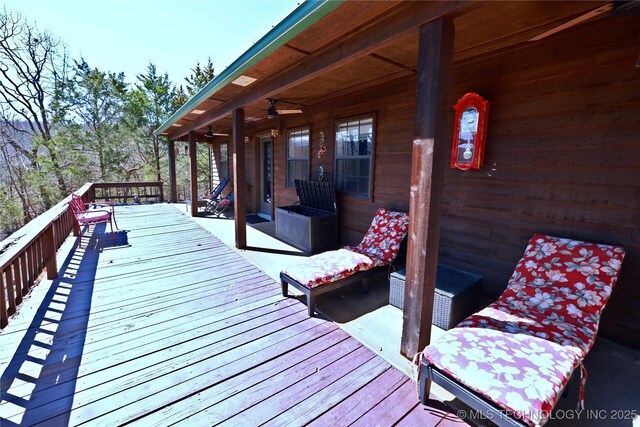deck with ceiling fan