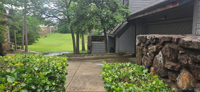 7502 S Winston Pl Unit 203, Tulsa, OK 74136 - view of grassy yard