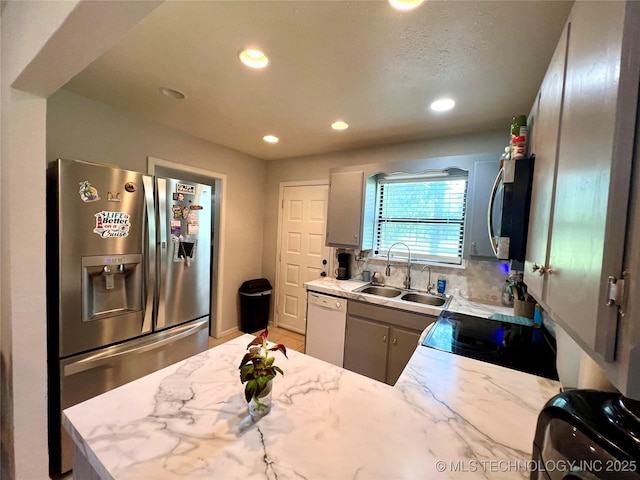 429937 E 1159th Rd, Porum, OK 74455 - kitchen with appliances with stainless steel finishes, a sink, recessed lighting, decorative backsplash, and a peninsula