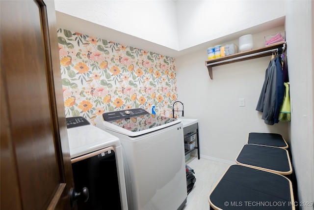 laundry room with washer and dryer and baseboards