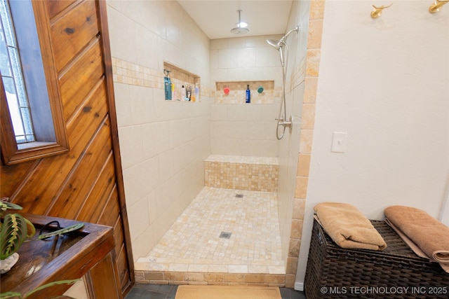 bathroom featuring a tile shower