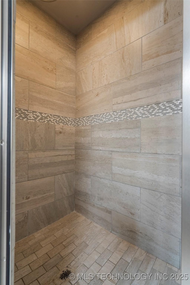 3528 S Wheeling Ave, Tulsa, OK 74105 - full bathroom featuring a tile shower