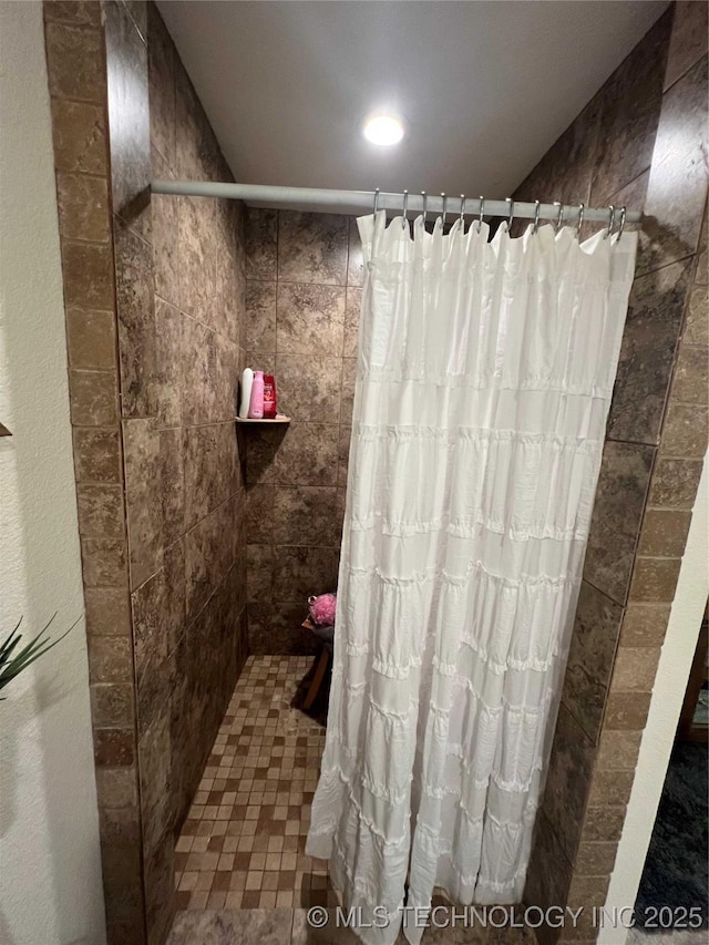 60 S Kaylee Rd, Calera, OK 74730 - full bathroom featuring tiled shower