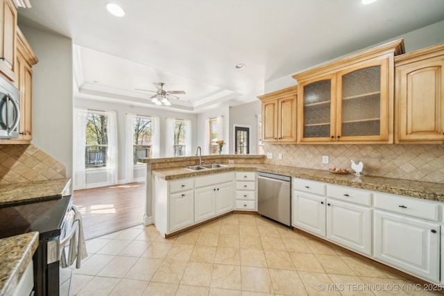12916 E 181st St S, Bixby, OK 74008 - kitchen with stainless steel appliances, a sink, a peninsula, backsplash, and recessed lighting