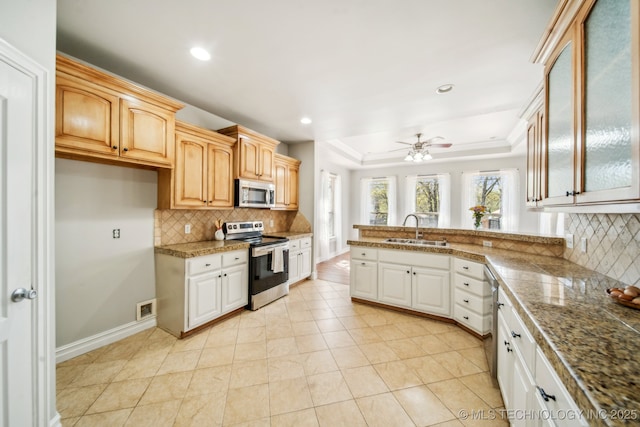 12916 E 181st St S, Bixby, OK 74008 - kitchen with appliances with stainless steel finishes, a sink, decorative backsplash, baseboards, and recessed lighting