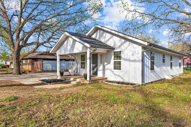 900 S Johnston, Ada, OK 74820 - single story home featuring covered porch and a carport