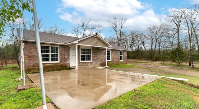 464888 E 1010th Rd, Sallisaw, OK 74955 - view of front facade featuring a front yard, brick siding, and a shingled roof