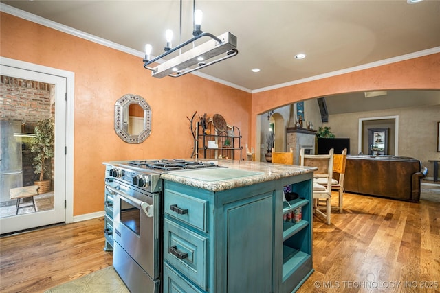 6323 E 111th Pl, Tulsa, OK 74137 - kitchen featuring high end range, arched walkways, light wood-style flooring, crown molding, and green cabinetry