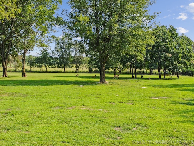 9931 N Chadford Rd, Owasso, OK 74055 - surrounding community with a lawn and view of wooded area