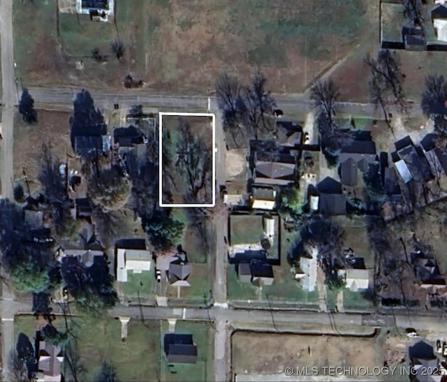 111 N 5th St, Eufaula, OK 74432