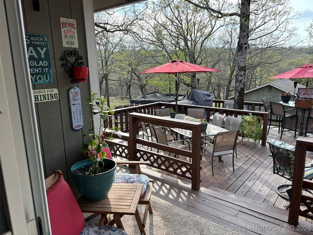 deck with outdoor dining space