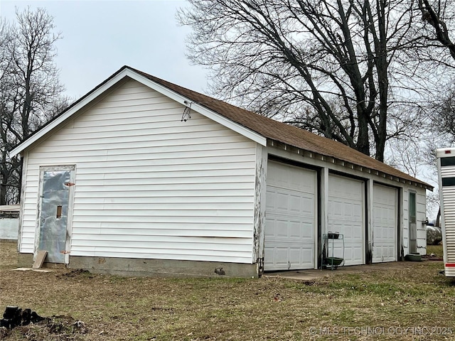 view of detached garage