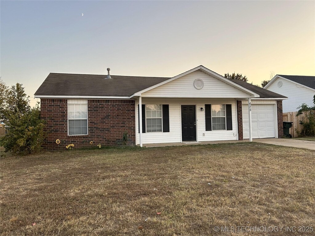 675 Oxford Ln, Claremore, OK 74017 - photo 1