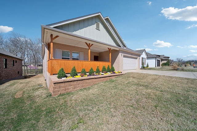3306 Harbour Town Pl, Claremore, OK 74019 - view of front facade featuring driveway, an attached garage, covered porch, and a front yard