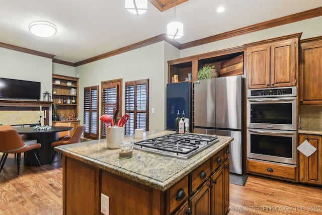 626 Countrywood Way, Sapulpa, OK 74066 - kitchen featuring open shelves, stainless steel appliances, light wood finished floors, brown cabinets, and ornamental molding