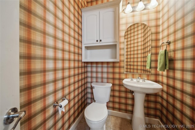 6673 E 60th Pl, Tulsa, OK 74145 - half bathroom with toilet, baseboards, and a sink
