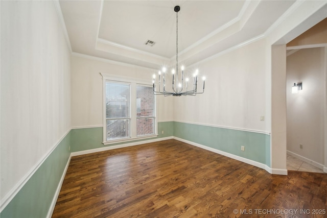 6673 E 60th Pl, Tulsa, OK 74145 - unfurnished room with a chandelier, a raised ceiling, wood finished floors, ornamental molding, and baseboards