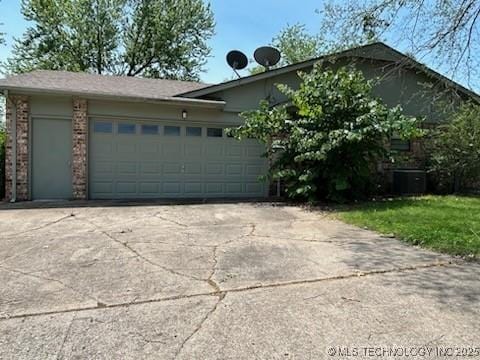 901 S Anthony St, Muskogee, OK 74403 - view of front of house with an attached garage and driveway
