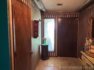 901 S Anthony St, Muskogee, OK 74403 - hallway featuring a textured ceiling