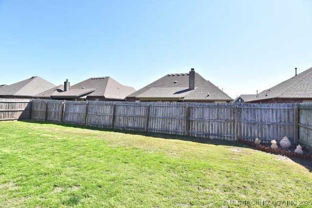 view of yard featuring a fenced backyard