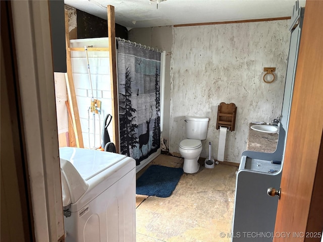 11847 Weaverville Ln, Kingston, OK 73439 - bathroom with toilet, washer / dryer, vanity, and a shower with curtain