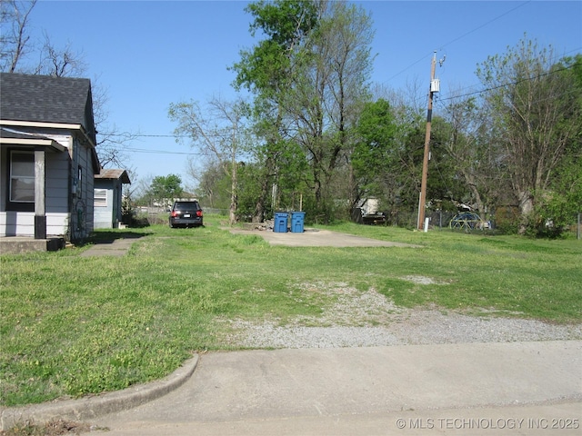 123 E Morris, Mcalester, OK 74501 - view of yard