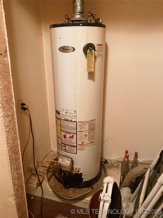 603 E Chickasaw St, Marietta, OK 73448 - utilities featuring water heater