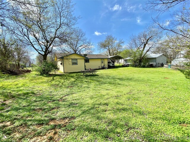 603 E Chickasaw St, Marietta, OK 73448 - view of yard with a detached carport