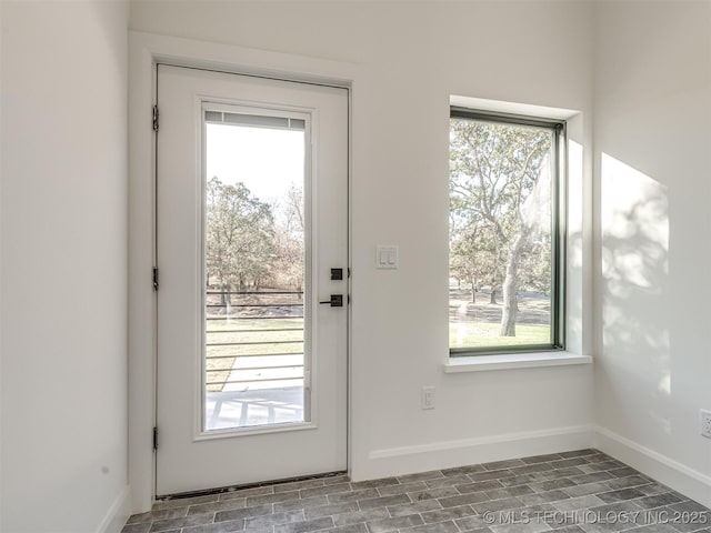12415 Lakeview Rd, Sperry, OK 74073 - entryway with baseboards