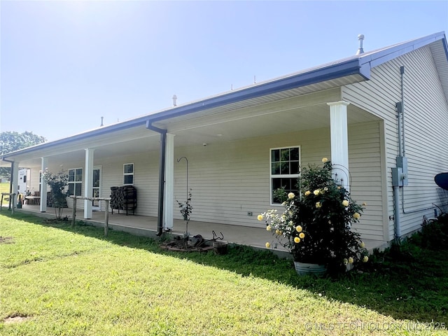 220 Willow Ln, Hartshorne, OK 74547 - rear view of property featuring a yard