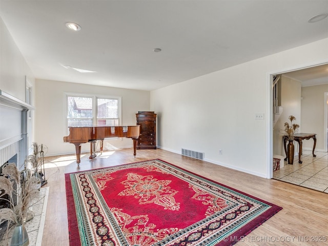 614 Oak Ridge Dr, Sand Springs, OK 74063 - living area featuring wood finished floors and baseboards