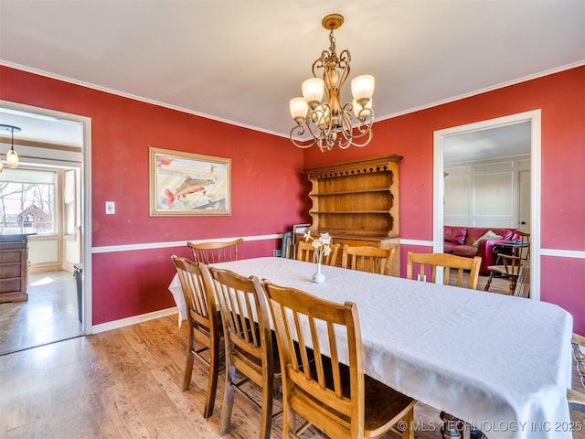 614 Oak Ridge Dr, Sand Springs, OK 74063 - dining area featuring wood finished floors, a chandelier, crown molding, and baseboards