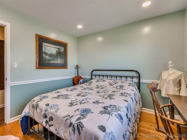 614 Oak Ridge Dr, Sand Springs, OK 74063 - bedroom featuring wood finished floors, recessed lighting, and baseboards