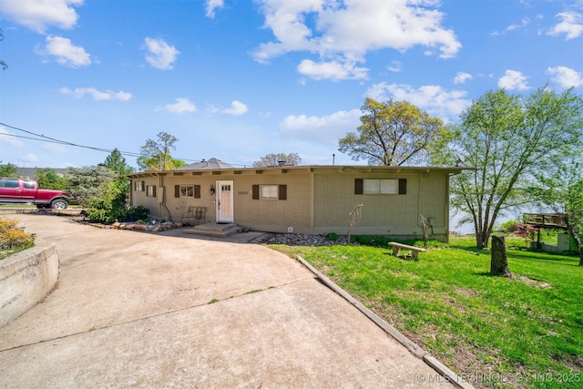 24280 S 610th Dr, Grove, OK 74344 - view of front facade with brick siding and a front yard