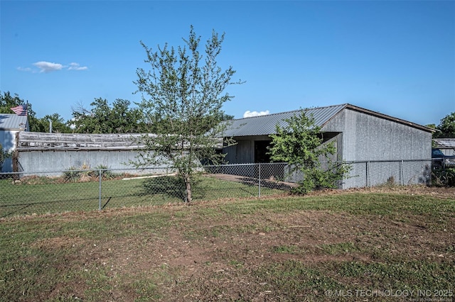 804 S Sooner Rd, Midwest City, OK 73110 - view of yard with fence