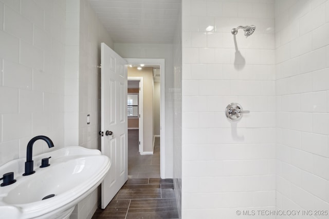 15338 S Brewster Rd, Mounds, OK 74047 - bathroom with a sink, a tile shower, and wood finished floors