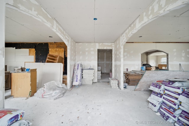 15338 S Brewster Rd, Mounds, OK 74047 - miscellaneous room featuring arched walkways