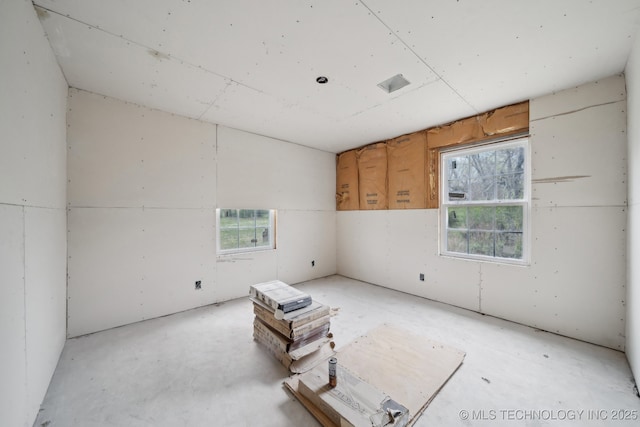 15338 S Brewster Rd, Mounds, OK 74047 - view of empty room