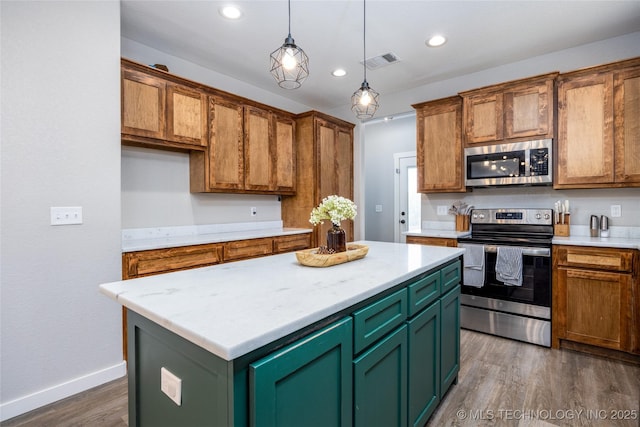 440 W 2nd St, Silo, OK 74701 - kitchen featuring visible vents, a center island, green cabinetry, dark wood-style flooring, and appliances with stainless steel finishes