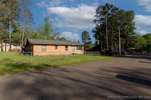 612 W Circle Dr, Broken Bow, OK 74728 - view of front of property featuring a metal roof
